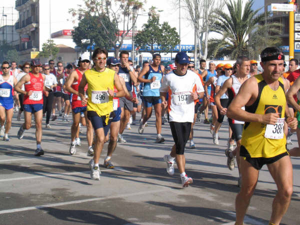 MIEMBROS DEL CLUB DE ATLETISMO ÓPTICA SANTA EULALIA PARTICIPARON EN LA 1ª MEDIA MARATÓN “PLAYAS DEL PILAR”, Foto 2