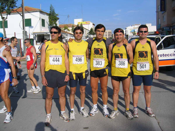 MIEMBROS DEL CLUB DE ATLETISMO ÓPTICA SANTA EULALIA PARTICIPARON EN LA 1ª MEDIA MARATÓN “PLAYAS DEL PILAR”, Foto 5