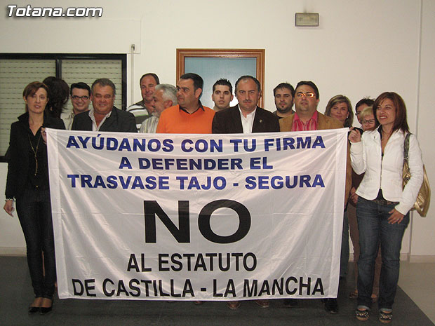 LA CANDIDATURA DEL PP APOYA LA CAMPAÑA DE LA COMUNIDAD DE REGANTES DE TOTANA EN DEFENSA DEL TRASVASE TAJO-SEGURA Y EN CONTRA DEL ESTATUTO DE CASTILLA LA MANCHA, Foto 1