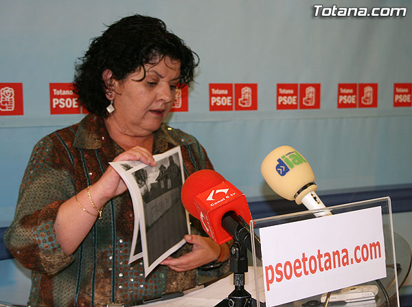 Denuncian las pintadas que han aparecido en distintos puntos de Totana atentando contra distintos miembros del Partido Socialista, Foto 1