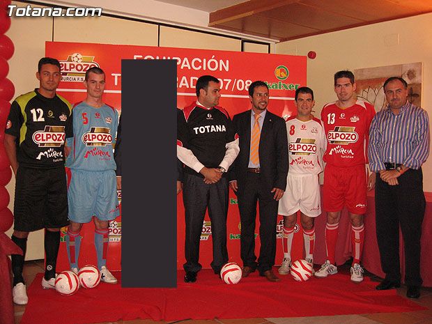 ELPOZO MURCIA TURÍSTICA F.S. PRESENTA SU NUEVA EQUIPACIÓN DE LA TEMPORADA 2007/08, ESPONSORIZADA POR LA EMPRESA TOTANERA KAIXER, EN EL SANTUARIO DE LA SANTA, Foto 1