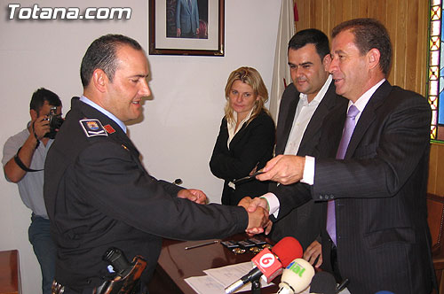 TOMAN POSESIÓN DE SUS CARGOS EN TOTANA LOS TRES NUEVOS AGENTES DE LA POLICÍA LOCAL Y LOS TRES NUEVOS CABOS, Foto 3