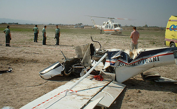 LA POLICÍA LOCAL DE TOTANA INTERVIENE EN EL ACCIDENTE DE UNA AVIONETA QUE REALIZÓ UN ATERRIZAJE DE EMERGENCIA EN EL AERÓDROMO EL SALADAR, Foto 3