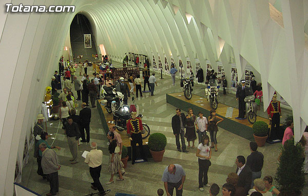 TOTANA.COM Y LA POLICÍA LOCAL DE TOTANA ASISTEN AL ACTO DE INAUGURACIÓN DE LA EXPOSICIÓN DE LA POLICÍA LOCAL DE ALCOY, Foto 1