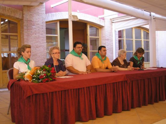 AUTORIDADES LOCALES ASISTEN A LA EUCARISTÍA Y AL HOMENAJE REALIZADO EN MEMORIA DE LOS MIEMBROS FALLECIDOS DE LA ASOCIACIÓN DE FAMILIARES Y ENFERMOS DE ALZHEIMER “LA CARRASCA DE TOTANA” (2007), Foto 1