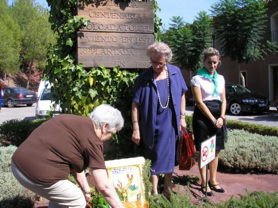AUTORIDADES LOCALES ASISTEN A LA EUCARISTÍA Y AL HOMENAJE REALIZADO EN MEMORIA DE LOS MIEMBROS FALLECIDOS DE LA ASOCIACIÓN DE FAMILIARES Y ENFERMOS DE ALZHEIMER “LA CARRASCA DE TOTANA” (2007), Foto 4