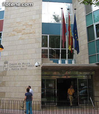 EL ALCALDE DE TOTANA SOLICITA AL CONSEJERO DE EMPLEO Y FORMACIÓN LA CREACIÓN DE UNA NUEVA ESCUELA TALLER PARA REHABILITAR LA “CASA DE LAS MONJAS” (2007), Foto 1