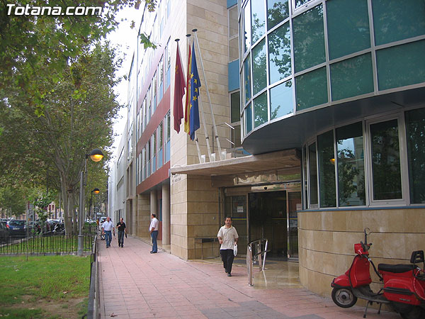 EL ALCALDE DE TOTANA SOLICITA AL CONSEJERO DE EMPLEO Y FORMACIÓN LA CREACIÓN DE UNA NUEVA ESCUELA TALLER PARA REHABILITAR LA “CASA DE LAS MONJAS” (2007), Foto 2