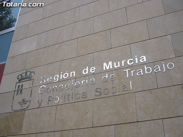 EL ALCALDE DE TOTANA SOLICITA AL CONSEJERO DE EMPLEO Y FORMACIÓN LA CREACIÓN DE UNA NUEVA ESCUELA TALLER PARA REHABILITAR LA “CASA DE LAS MONJAS” (2007), Foto 3