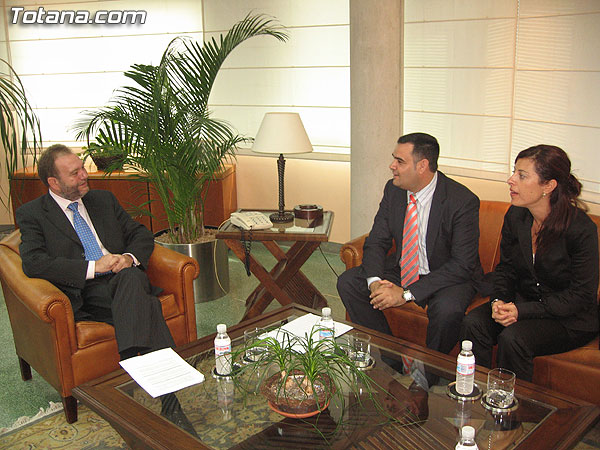 EL ALCALDE DE TOTANA SOLICITA AL CONSEJERO DE EMPLEO Y FORMACIÓN LA CREACIÓN DE UNA NUEVA ESCUELA TALLER PARA REHABILITAR LA “CASA DE LAS MONJAS” (2007), Foto 4