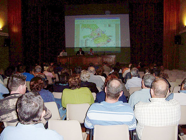 EL ALCALDE Y EL CONCEJAL DE URBANISMO CONTINÚAN LA RONDA DE PRESENTACIONES DEL PGMO A LAS ASOCIACIONES EN EL CONSEJO DE PARTICIPACIÓN CIUDADANA   , Foto 1