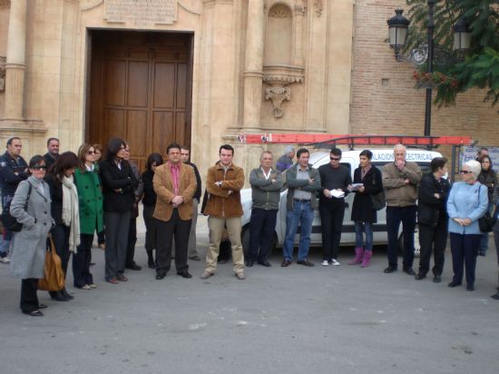 CONCENTRACIÓN SILENCIOSA COMO REPULSA AL ATENTADO DE ETA REGISTRADO AL SUR DE FRANCIA CONTRA DOS GUARDIAS CIVILES (2007), Foto 1