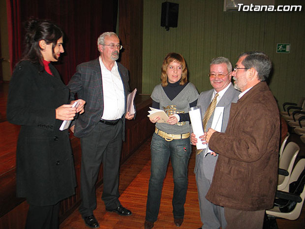LA ASOCIACIÓN CULTURAL “CAJA DE SEMILLAS” PRESENTA EL LIBRO DE ANTOLOGÍA DE RELATOS BAJO EL TÍTULO “OTRAS MIRADAS” EN EL CENTRO SOCIOCULTURAL LA CÁRCEL (2007), Foto 1