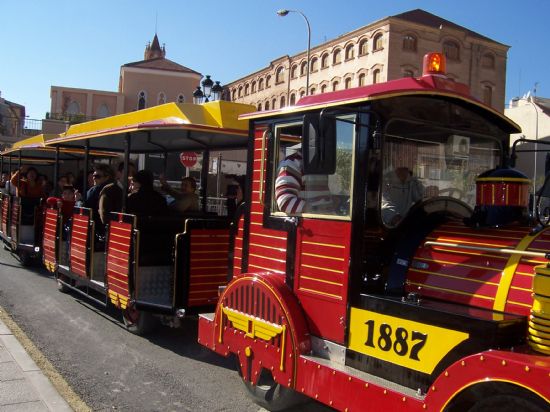 LA FERIA DE DÍA CON LA ACTUACIÓN DE LA BATUKADA, EL TREN TURÍSTICO, LA CARPA MUNICIPAL Y LA FERIA DE ATRACCIONES ABREN EL PROGRAMA DE ACTIVIDADES DE LAS FIESTAS DE SANTA EULALIA´2007 (2007), Foto 1