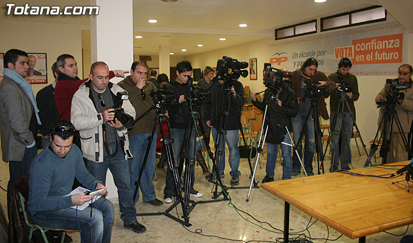 LA EJECUTIVA LOCAL DEL PP DENUNCIA LA ACTITUD “INDIGNANTE E INTOLERABLE” DE LA OPOSICIÓN CON RESPECTO A LA SITUACIÓN DE INDEFENSIÓN DEL ALCALDE DE TOTANA, Foto 2