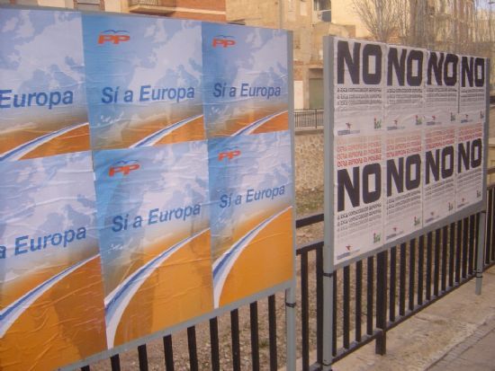 LOS PARTIDOS POLÍTICOS ARRANCAN LA CAMPAÑA EN TOTANA SOBRE EL REFERÉNDUM DE LA CONSTITUCIÓN EUROPEA   , Foto 1