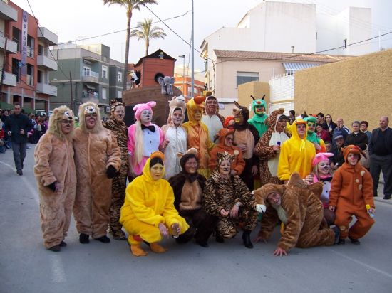 EL CARNAVAL´ 2008 DE ADULTOS TOMÓ DURANTE HORAS LAS CALLES DE LA LOCALIDAD CON UN DESFILE QUE CADA AÑO VA A MÁS POR SUS ELABORADOS TRAJES Y COREOGRAFÍAS, Foto 5