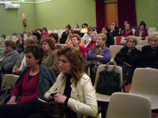 LA CHARLA SOBRE “¿CÓMO ESTÁ MI AUTOESTIMA?”, ORGANIZADA POR LA ASOCIACIÓN DE MUJERES EMPRESARIAS Y LA CONCEJALÍA DE MUJER E IGUALDAD DE ORPOTUNIDADES, CONTÓ CON UNA ALTA PARTICIPACIÓN (2008), Foto 2