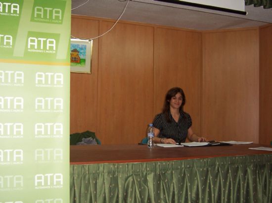 LA ASOCIACIÓN DE TRABAJADORES AUTÓNOMOS DE LA REGIÓN DE MURCIA, EN COLABORACIÓN CON LA CONCEJALÍA DE FOMENTO Y EMPLEO, IMPARTE UN SEMINARIO A ESTUDIANTES DEL IES “PRADO MAYOR” SOBRE EL TRABAJO AUTÓNOMO COMO SALIDA PROFESIONAL (2008), Foto 3