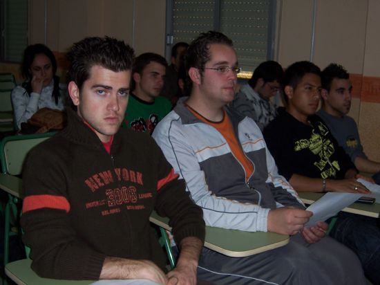 LA ASOCIACIÓN DE TRABAJADORES AUTÓNOMOS DE LA REGIÓN DE MURCIA, EN COLABORACIÓN CON LA CONCEJALÍA DE FOMENTO Y EMPLEO, IMPARTE UN SEMINARIO A ESTUDIANTES DEL IES “PRADO MAYOR” SOBRE EL TRABAJO AUTÓNOMO COMO SALIDA PROFESIONAL (2008), Foto 6