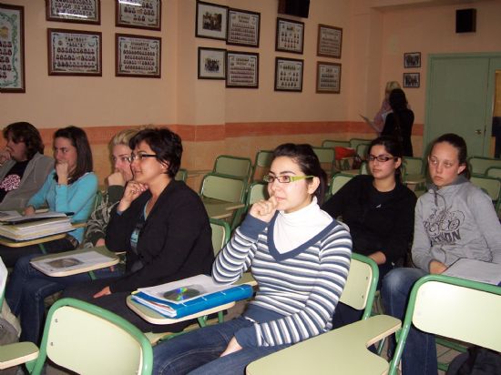 LA ASOCIACIÓN DE TRABAJADORES AUTÓNOMOS DE LA REGIÓN DE MURCIA, EN COLABORACIÓN CON LA CONCEJALÍA DE FOMENTO Y EMPLEO, IMPARTE UN SEMINARIO A ESTUDIANTES DEL IES “PRADO MAYOR” SOBRE EL TRABAJO AUTÓNOMO COMO SALIDA PROFESIONAL (2008), Foto 7
