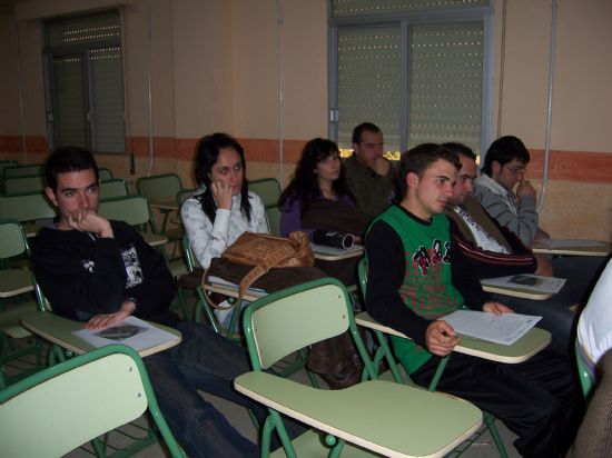 LA ASOCIACIÓN DE TRABAJADORES AUTÓNOMOS DE LA REGIÓN DE MURCIA, EN COLABORACIÓN CON LA CONCEJALÍA DE FOMENTO Y EMPLEO, IMPARTE UN SEMINARIO A ESTUDIANTES DEL IES “PRADO MAYOR” SOBRE EL TRABAJO AUTÓNOMO COMO SALIDA PROFESIONAL (2008), Foto 8
