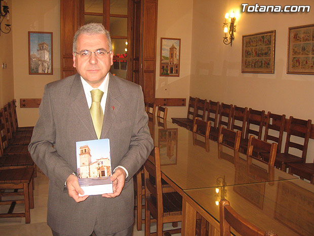PRESENTAN UNA GUÍA DE VISITA DEL TEMPLO PARROQUIAL DE SANTIAGO EL MAYOR DE TOTANA, Foto 1