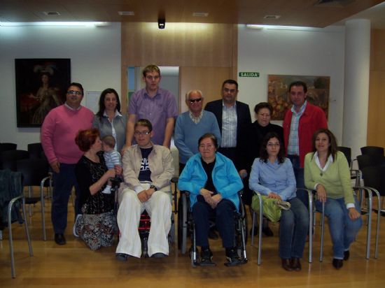 EL CONSISTORIO SUSCRIBE UN CONVENIO CON LA ASOCIACIÓN “LA GRUTA” PARA APOYAR LAS ACTUACIONES QUE DESARROLLA ESTA ENTIDAD DIRIGIDAS A LA MEJORA DE LA CALIDAD DE VIDA DE LOS ENFERMOS O DISCAPACITADOS (2008), Foto 1