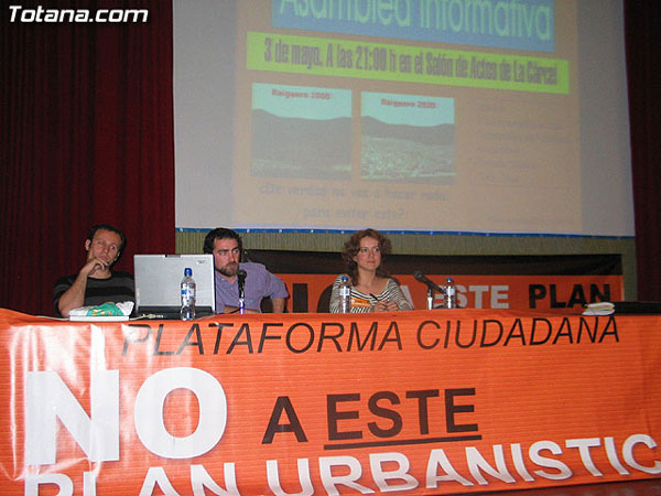 LA PLATAFORMA CIUDADANA “NO A ESTE PLAN URBANÍSTICO” REALIZÓ UNA ASAMBLEA INFORMATIVA EN EL SALÓN DE ACTOS DEL CENTRO SOCIOCULTURAL “LA CÁRCEL”, Foto 1