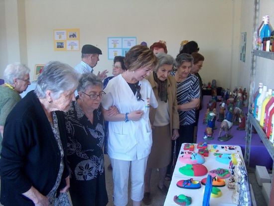 DA COMIENZO LA EXPOSICIÓN DE FIGURAS DE ESCAYOLA DEL TALLER DE MANUALIDADES DEL CENTRO DE DESARROLLO LOCAL, Foto 1