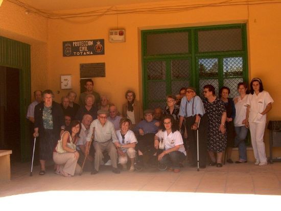 DA COMIENZO LA EXPOSICIÓN DE FIGURAS DE ESCAYOLA DEL TALLER DE MANUALIDADES DEL CENTRO DE DESARROLLO LOCAL, Foto 3
