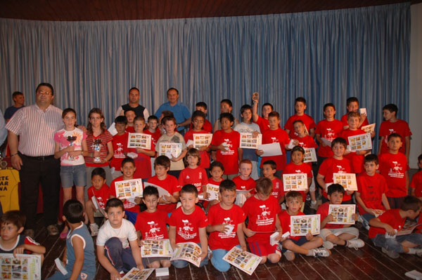 SE CLAUSURA EL PROGRAMA DE DEPORTE ESCOLAR EN EL PARQUE MUNICIPAL, CON UNA JORNADAS DE ACTIVIDADES POLIDEPORTIVAS Y RECRETAIVAS, Y UNA ENTREGA DE TROFEOS Y DIPLOMAS A TODOS LOS PARTICIPANTES, Foto 2