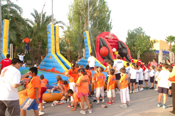 SE CLAUSURA EL PROGRAMA DE DEPORTE ESCOLAR EN EL PARQUE MUNICIPAL, CON UNA JORNADAS DE ACTIVIDADES POLIDEPORTIVAS Y RECRETAIVAS, Y UNA ENTREGA DE TROFEOS Y DIPLOMAS A TODOS LOS PARTICIPANTES, Foto 4