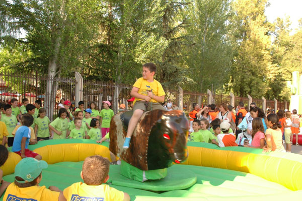 SE CLAUSURA EL PROGRAMA DE DEPORTE ESCOLAR EN EL PARQUE MUNICIPAL, CON UNA JORNADAS DE ACTIVIDADES POLIDEPORTIVAS Y RECRETAIVAS, Y UNA ENTREGA DE TROFEOS Y DIPLOMAS A TODOS LOS PARTICIPANTES, Foto 6
