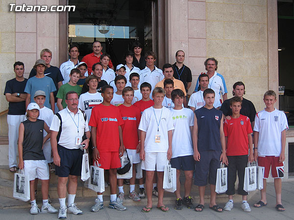 LOS CONCEJALES DE DEPORTES Y DE TURISMO RECIBIERON EN UN ACTO INSTUCIONAL A LAS DELEGACIONES DE LOS PARTICIPANTES EN LA COPA DEL SOL 2006, Foto 1