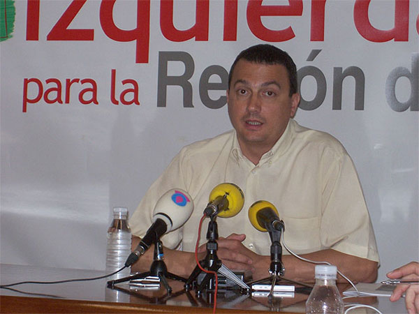 El coordinador de IU en la Región, José Antonio Pujante, se pregunta si el alcalde de Totana tiene información que pueda implicar al PP regional (2008), Foto 1