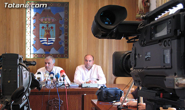 JUAN MIGUEL NICOLÁS DICE QUE IRÁ A LOS TRIBUNALES DE SELECCIÓN DE PERSONAL CUANDO EL CONCEJAL HAGA LAS COSAS BIEN, Foto 2