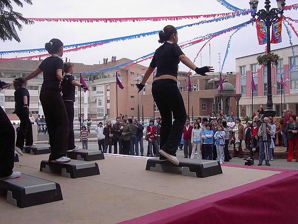 UNAS 50 PERSONAS PARTICIPARON EN LA SESIÓN POPULAR DE AEROBIC, ENMARCADA EN LAS VII JORNADAS DE PROMOCIÓN DE LA SALUD, Foto 2