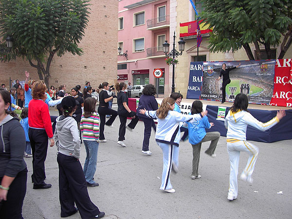 UNAS 50 PERSONAS PARTICIPARON EN LA SESIÓN POPULAR DE AEROBIC, ENMARCADA EN LAS VII JORNADAS DE PROMOCIÓN DE LA SALUD, Foto 3