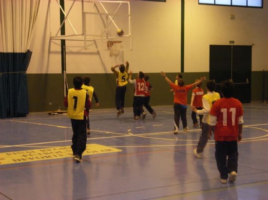 ALUMNOS DE UN TOTAL DE 9 CENTROS DE EDUCACIÓN PRIMARIA DE LA LOCALIDAD PARTICIPAN CON LA MODALIDAD DE MINIBASKET ALEVÍN EN LA “IV JORNADA DE LOS JUEGOS ESCOLARES”, Foto 6