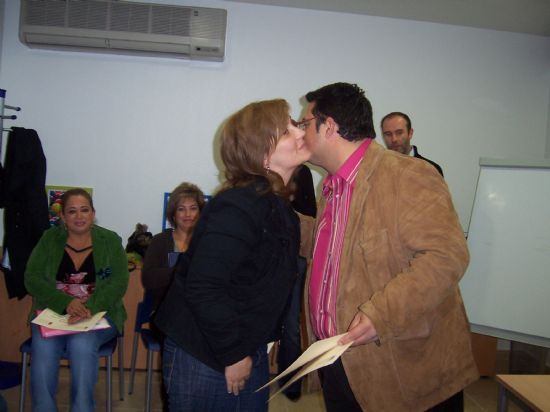 EL CURSO “DANDO FORMA A TUS IDEAS”, ORGANIZADO POR EL ÁREA DE INMIGRACIÓN DEL AYUNTAMIENTO DE TOTANA, SE CLAUSURA CON LA ENTREGA DE DIPLOMAS A LOS PARTICIPANTES (2007), Foto 6