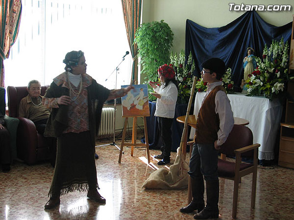 LOS RESIDENTES DEL GERIÁTRICO LA PURÍSIMA RECIBEN LA VISITA DE AUTORIDADES MUNICIPALES Y PRESENCIAN LA REPRESENTACIÓN NAVIDEÑA ORGANIZADA POR EL COLEGIO LA MILAGROSA”, Foto 1