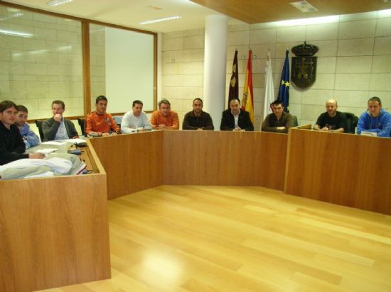 LA CONCEJALIA DE DEPORTES SUBVENCIONA A LOS CENTROS DE ENSEÑANZA CON 3.000 EUROS EN MATERIAL DEPORTIVO POR SU PARTICIPACIÓN EN LAS ACTIVIDADES DE DEPORTE ESCOLAR DEL CURSO PASADO, Foto 1