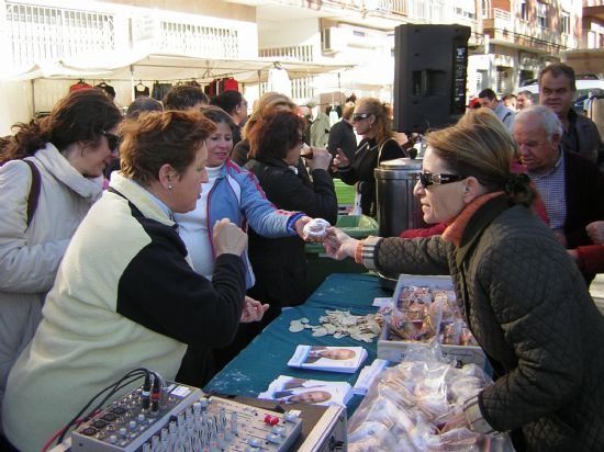 LOS POPULARES DESAYUNAN CHURROS CON CHOCOLATE EN EL MERCADILLO SEMANAL, DENTRO DE LOS ACTOS CON MOTIVO DE LAS ELECCIONES GENERALES 2008, Foto 2