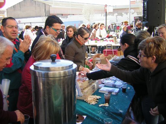 LOS POPULARES DESAYUNAN CHURROS CON CHOCOLATE EN EL MERCADILLO SEMANAL, DENTRO DE LOS ACTOS CON MOTIVO DE LAS ELECCIONES GENERALES 2008, Foto 3