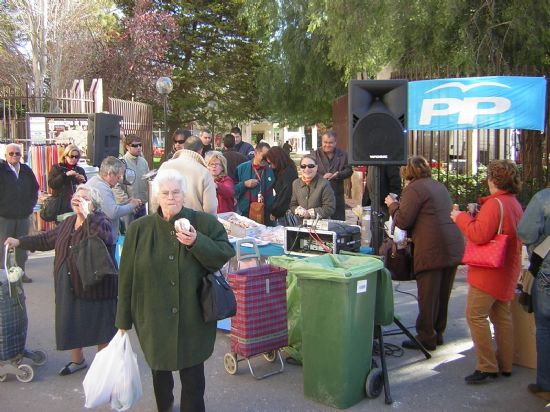 LOS POPULARES DESAYUNAN CHURROS CON CHOCOLATE EN EL MERCADILLO SEMANAL, DENTRO DE LOS ACTOS CON MOTIVO DE LAS ELECCIONES GENERALES 2008, Foto 4