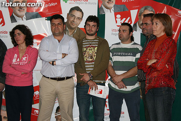 UN GRUPO DE NUEVOS AFILIADOS, JUNTO A GINES CARREÑO Y PEDRO MARTÍNEZ, PIDEN EL VOTO PARA IU, Foto 3
