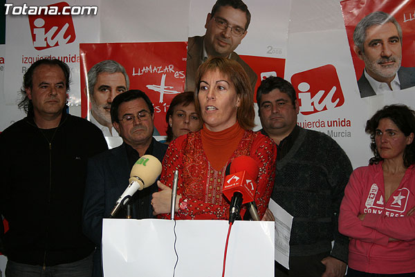 UN GRUPO DE NUEVOS AFILIADOS, JUNTO A GINES CARREÑO Y PEDRO MARTÍNEZ, PIDEN EL VOTO PARA IU, Foto 4