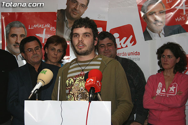 UN GRUPO DE NUEVOS AFILIADOS, JUNTO A GINES CARREÑO Y PEDRO MARTÍNEZ, PIDEN EL VOTO PARA IU, Foto 5