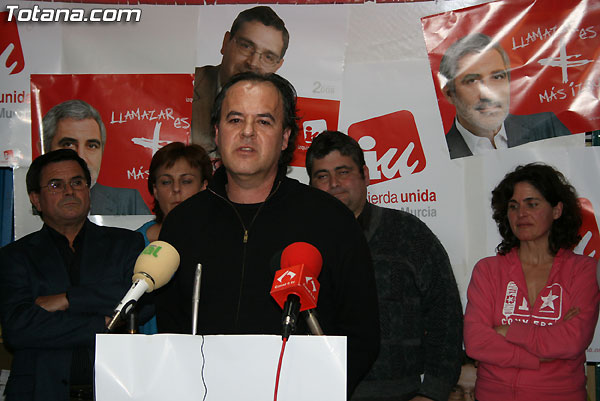 UN GRUPO DE NUEVOS AFILIADOS, JUNTO A GINES CARREÑO Y PEDRO MARTÍNEZ, PIDEN EL VOTO PARA IU, Foto 6